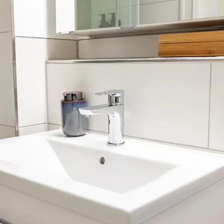 Nidusrooms: Charming Studio With Netflix * Leimen (Baden)